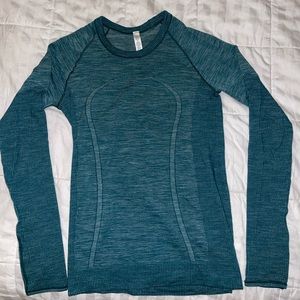 Ribbed dark green Lululemon long sleeve shirt